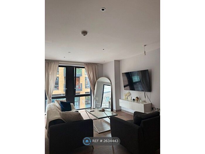 2 Bedroom Flat To Rent In Dray House, London, SW18