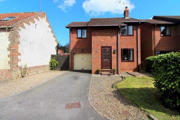 3 Bedroom Detached House For Sale In Southfield Close, Wetwang, East Yorkshire, YO25