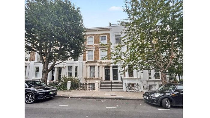 1 Bedroom Flat For Sale In Flat B, Chesterton Road, North Kensington, London, W10