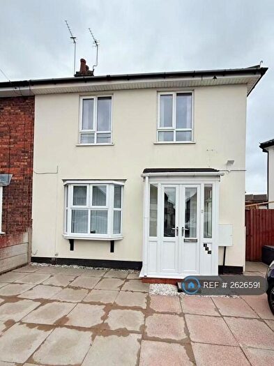3 Bedroom Semi-Detached House To Rent In Stourbridge Road, Dudley, DY1