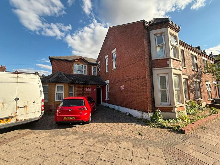 12 Bedroom Semi Detached House To Rent In Moor Street, Luton, LU1