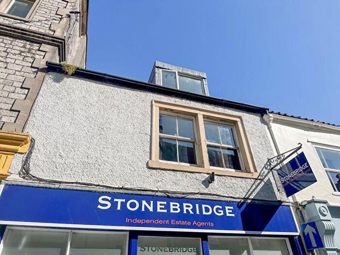 2 Bedroom Flat For Sale In High Street, Shepton Mallet, BA4
