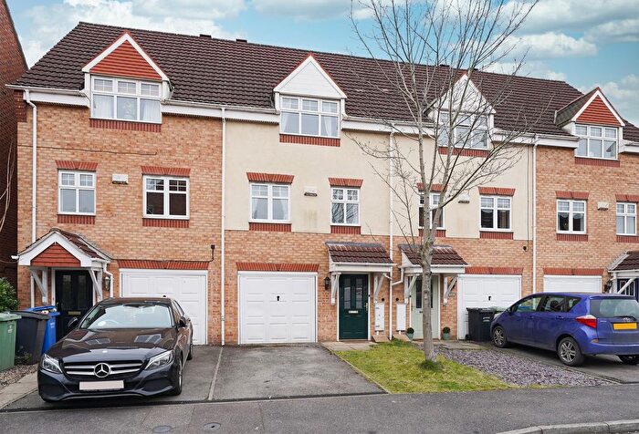 3 Bedroom Town House To Rent In Wain Avenue, Chesterfield, S41