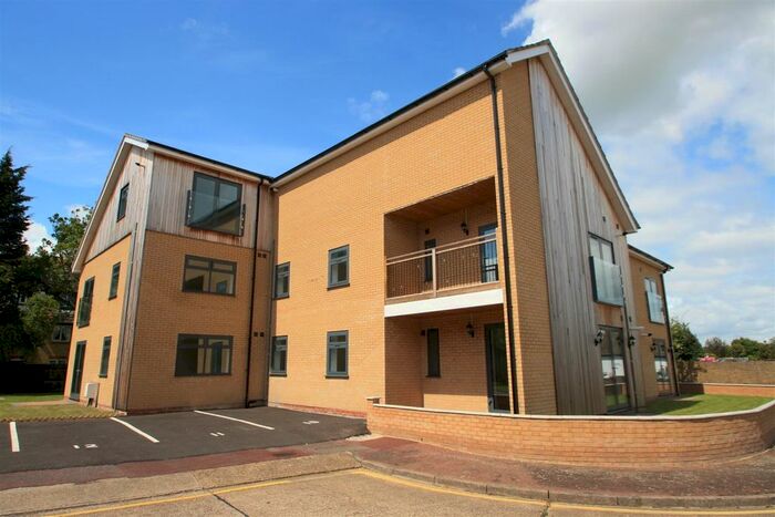 2 Bedroom Flat To Rent In Barnstaple Road, Southend-On-Sea, SS1