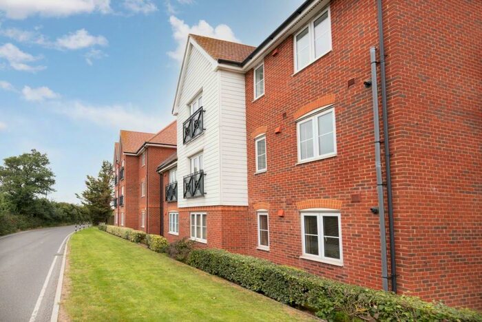 2 Bedroom Flat To Rent In Wherry Close, Margate, CT9