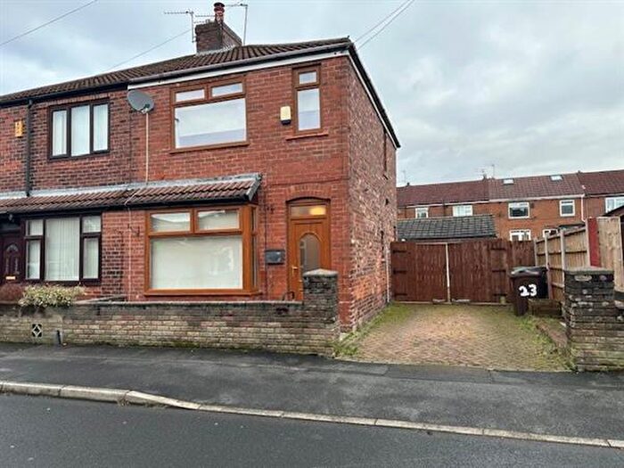 2 Bedroom Semi Detached House To Rent In Farm Street, Oldham, M35
