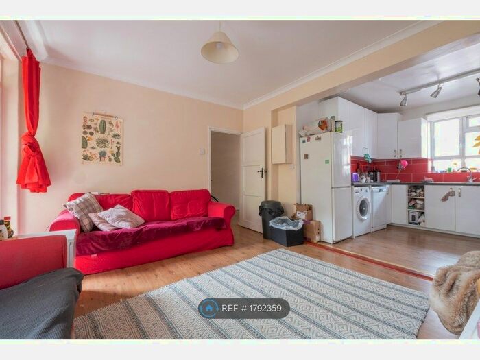 3 Bedroom Flat To Rent In Dent House, London, SE17