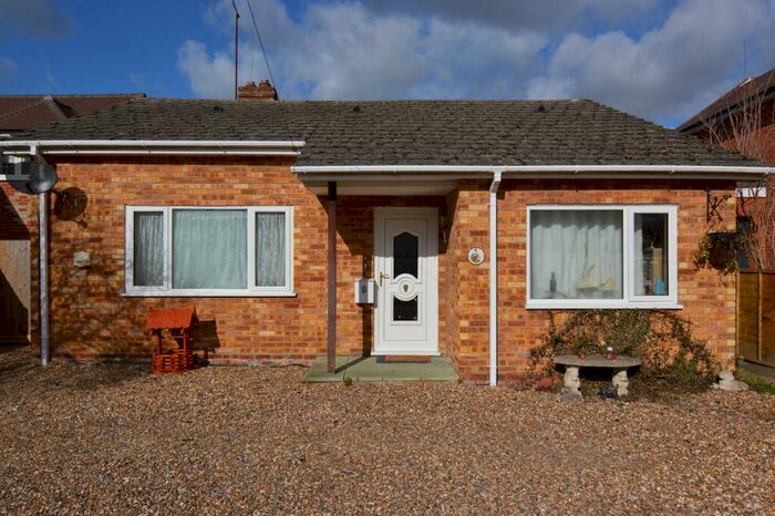 3 Bedroom Bungalow To Rent In Rowan Drive, Crowthorne, RG45