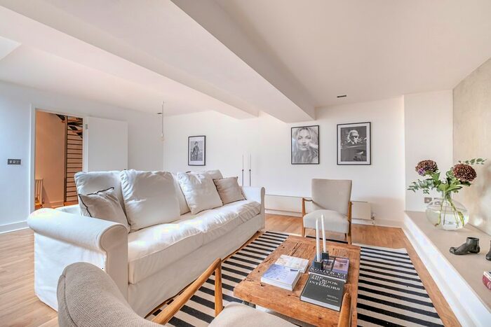 2 Bedroom Flat To Rent In Hereford Road, London, W2