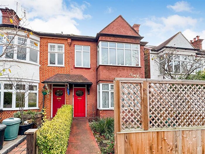 2 Bedroom Flat For Sale In Dalgarno Gardens, London, W10