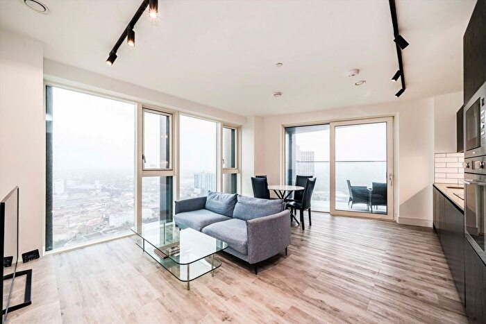 2 Bedroom Flat To Rent In Portal Way, North Acton, W3