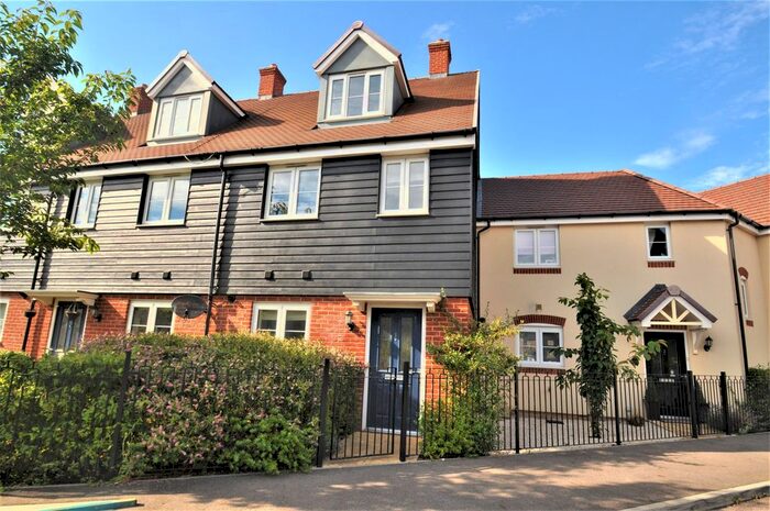 4 Bedroom Terraced House To Rent In Wiltshire Gardens, Kingsnorth, TN25