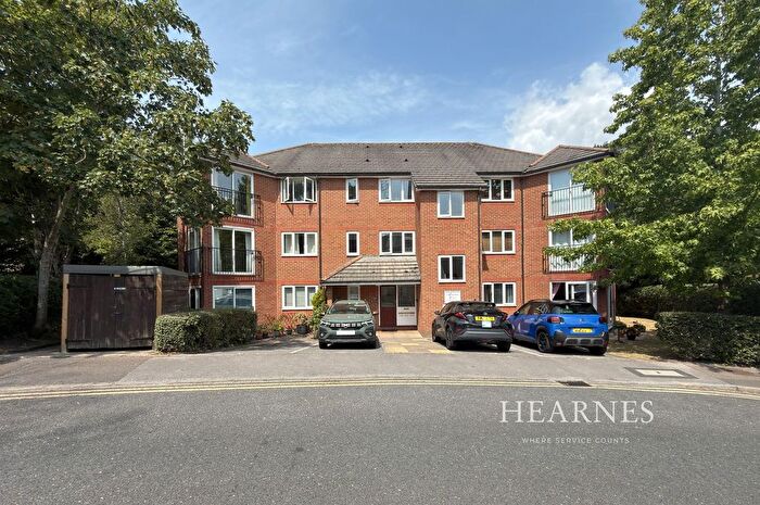 2 Bedroom Flat For Sale In Pine Tree Glen, Westbourne, Bournemouth, BH4