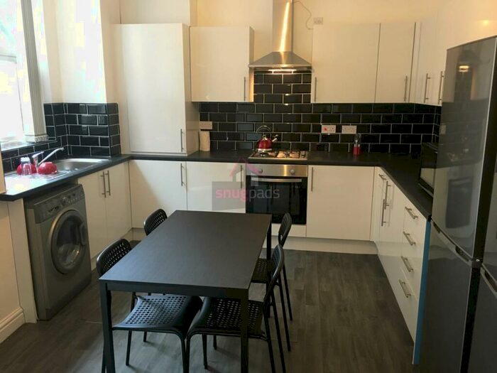 5 Bedroom House To Rent In Elleray Road, Salford, M6