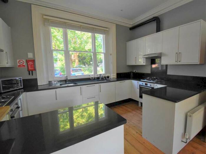 6 Bedroom Semi-Detached House To Rent In Kendrick Road, Reading, Berkshire, RG1