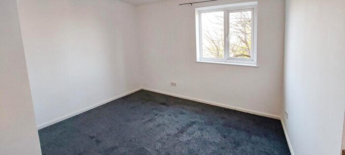 2 Bedroom Apartment To Rent In Velour Close, Salford, M3