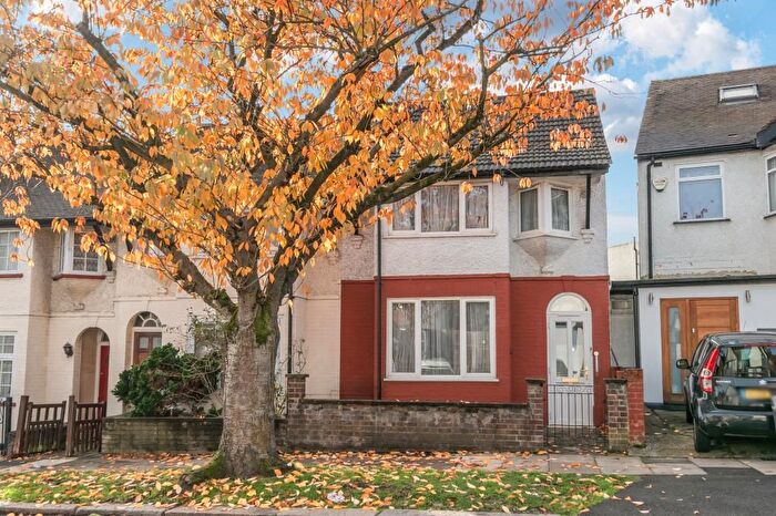 2 Bedroom Terraced House For Sale In Hillview Gardens, Hendon, NW4