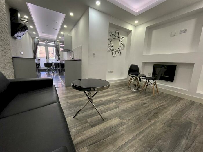 1 Bedroom Flat To Rent In The Parade, Roath, Cardiff, CF24