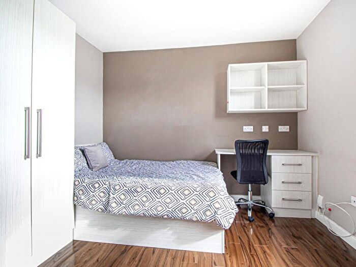 1 Bedroom Apartment To Rent In Apt, Belle Vue Road #, LS3