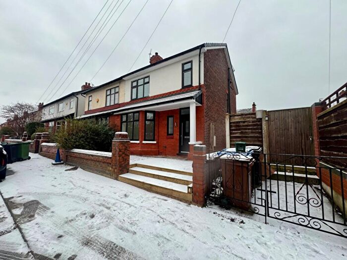 4 Bedroom Semi Detached House For Sale In Woodstock Avenue, Stockport, SK5