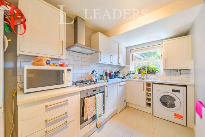 2 Bedroom Apartment To Rent In Stable Mews, AL1