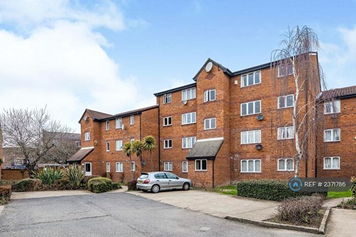 2 Bedroom Flat To Rent In John Silkin Lane, London, SE8