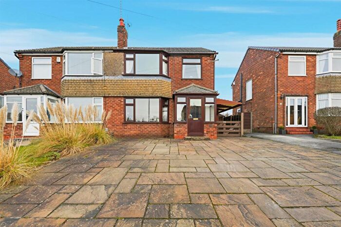 3 Bedroom Semi Detached House For Sale In Chiltern Avenue, Macclesfield, SK11