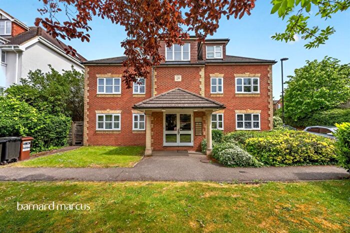 2 Bedroom Flat For Sale In Hollycroft Close, South Croydon, CR2