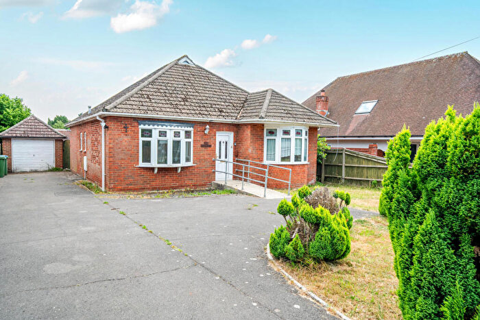 4 Bedroom Detached Bungalow For Sale In Holly Hill Lane, Sarisbury Green, Southampton, SO31