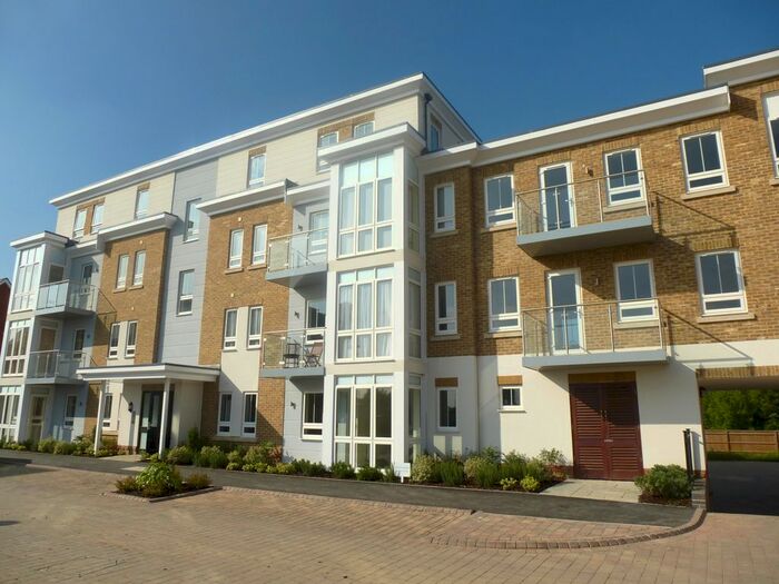 2 Bedroom Flat To Rent In Kingfisher Drive, Maidenhead, SL6