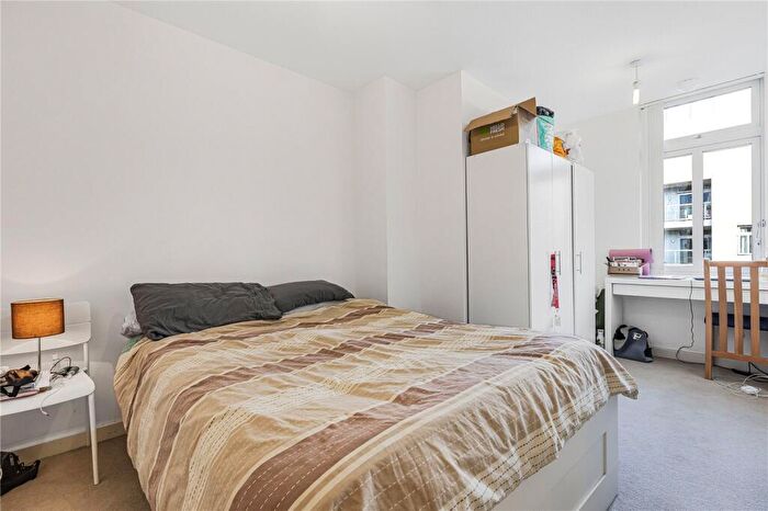 2 Bedroom Apartment To Rent In Salton Square, London, E14