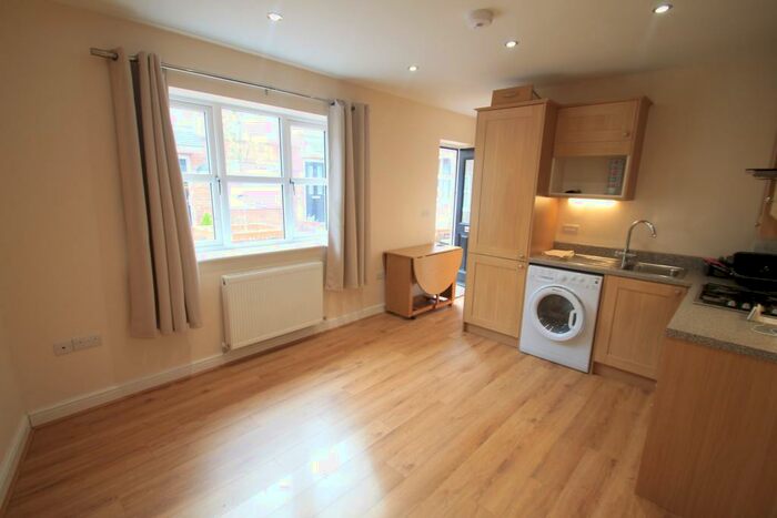 1 Bedroom Bungalow To Rent In Robin Hood Mews, Luton, LU1