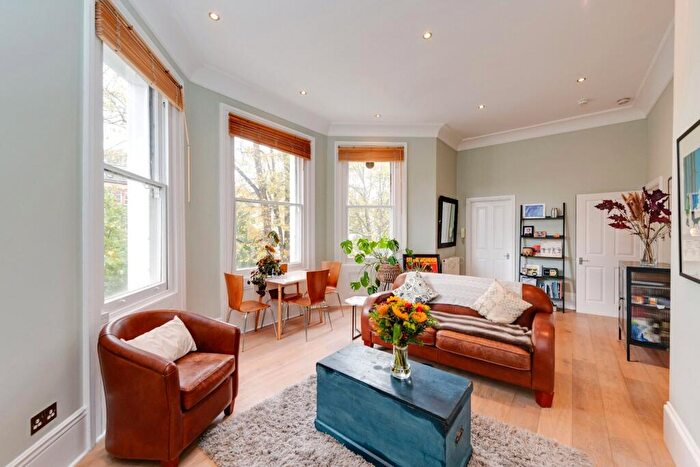 2 Bedroom Apartment For Sale In Rosslyn Hill, Hampstead, NW3