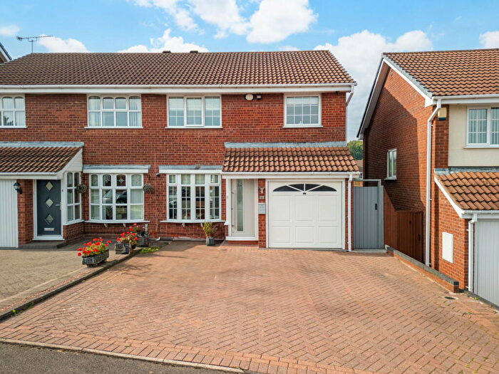3 Bedroom Semi Detached House For Sale In Broadhidley Drive, Birmingham, B32