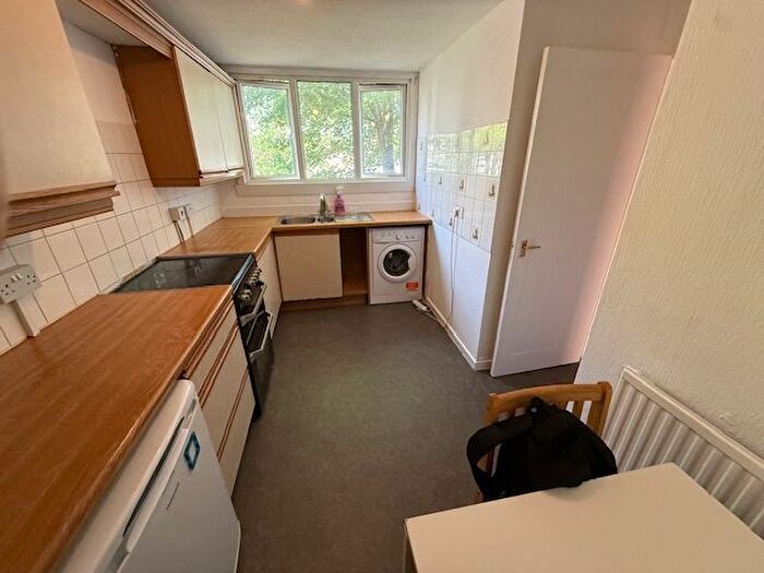 3 Bedroom Maisonette To Rent In Acacia Road, Wood Green, N22