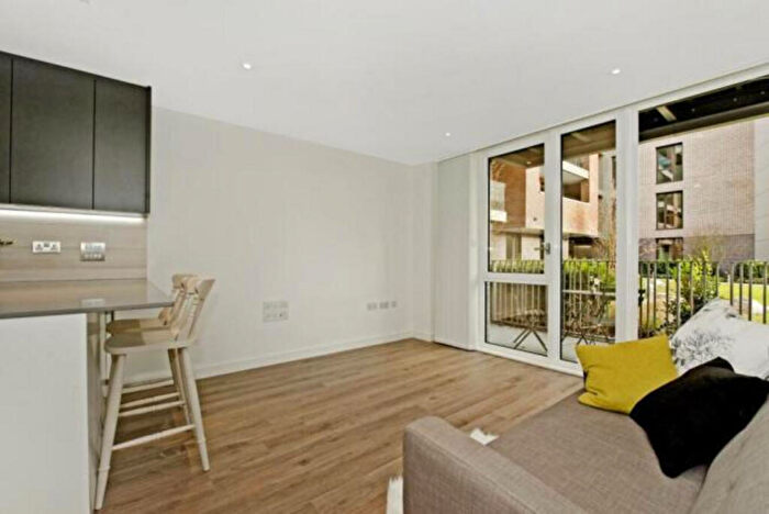 1 Bedroom Apartment To Rent In Hadleigh Apartments, Woodberry Down, N4