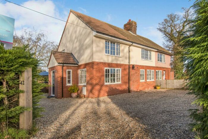 3 Bedroom Semi-Detached House For Sale In Aylsham Road, Tuttington, Norwich, NR11