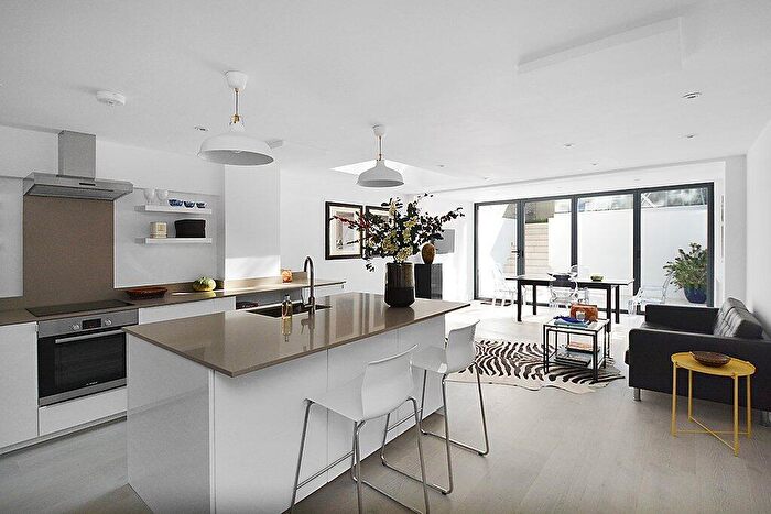 2 Bedroom Flat For Sale In Ifield Road, London, SW10