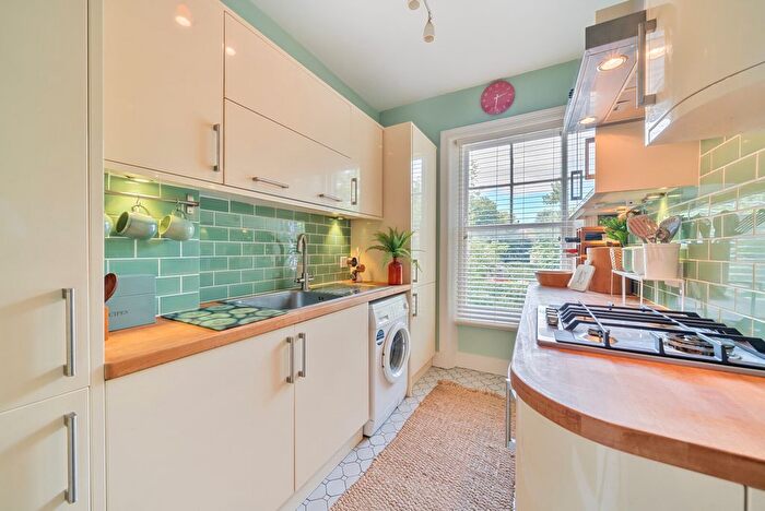 2 Bedroom Flat To Rent In Bridge Road, East Molesey, KT8