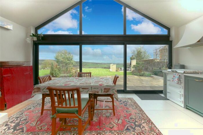 3 Bedroom Detached House For Sale In Heights Lane, Eldwick, West Yorkshire, BD16