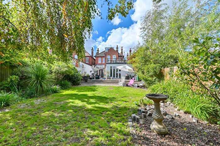 3 Bedroom Flat For Sale In Exeter Road, Mapesbury Estate, London, NW2
