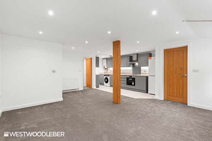 2 Bedroom Barn Conversion To Rent In Mangrove Lane, Hertford, SG13