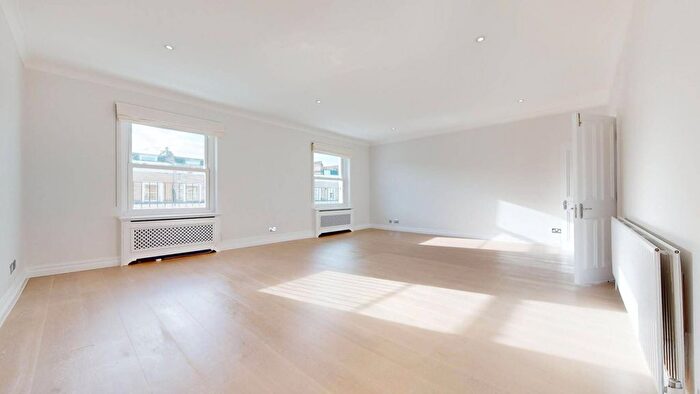 3 Bedroom Flat To Rent In Elvaston Place, South Kensington, London, SW7