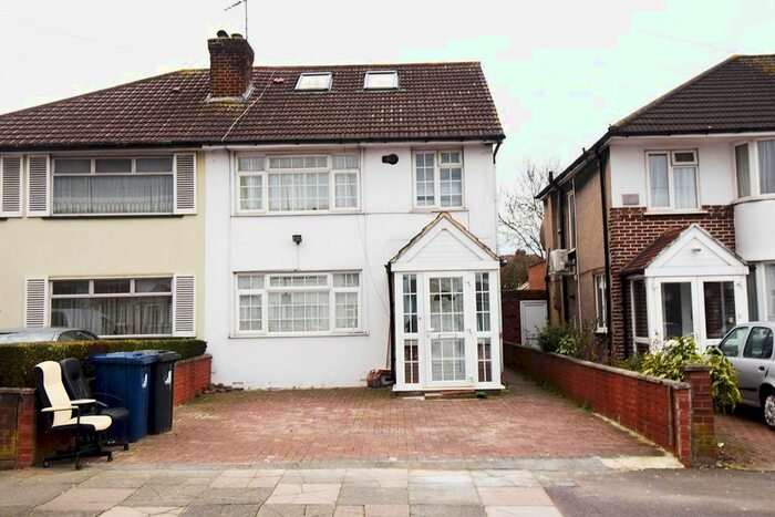 5 Bedroom Semi-Detached House To Rent In Daryngton Drive, Greenford, UB6