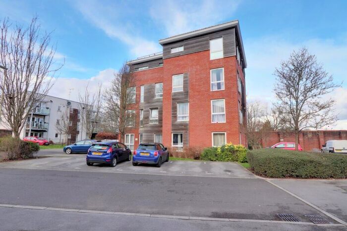 1 Bedroom Flat To Rent In Edmund Court, Basingstoke, Hampshire, RG24