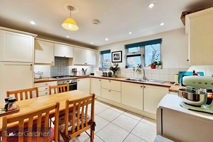 3 Bedroom Property To Rent In Ramsden Square, Cambridge, CB4