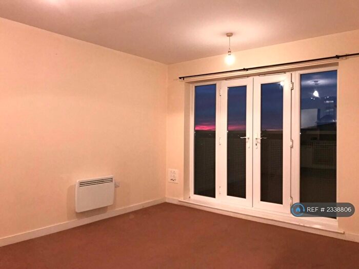 2 Bedroom Flat To Rent In Aspect Court, Slough, SL1
