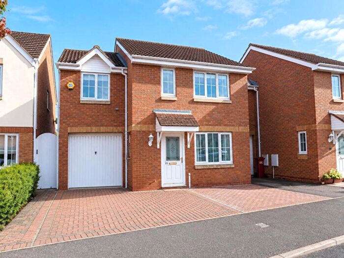 3 Bedroom Link Detached House To Rent In Deverills Way, Langley, Slough, Berkshire, SL3