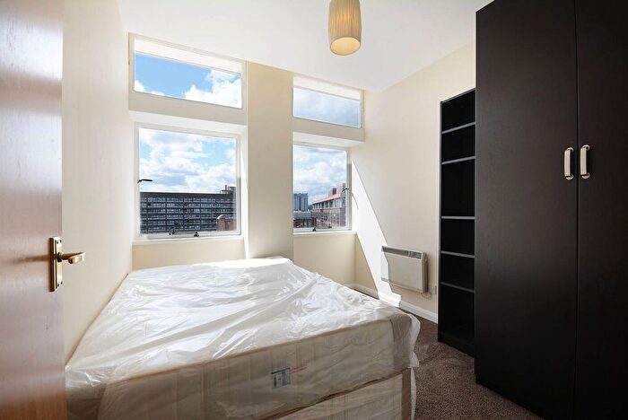 2 Bedroom Flat To Rent In Newington Causeway, Elephant And Castle, London, SE1