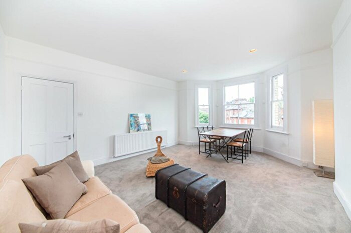 3 Bedroom Apartment To Rent In Crossfield Road, London, NW3
